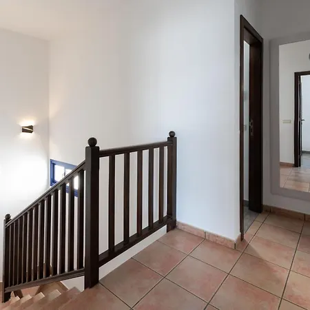 Vila Luxury 3-bedroom With Heated Private Pool - In Marina Rubicon, Playa Blanca, Lanzarote *