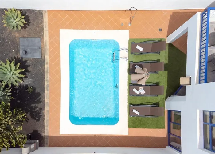 Villa Luxury 3-bedroom With Heated Private Pool - In Marina Rubicon, Playa Blanca, Lanzarote