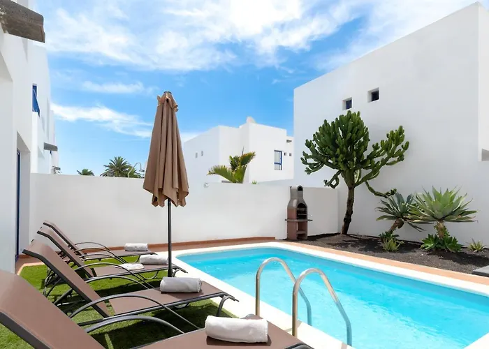 Villa Luxury 3-bedroom With Heated Private Pool - In Marina Rubicon, Playa Blanca, Lanzarote *